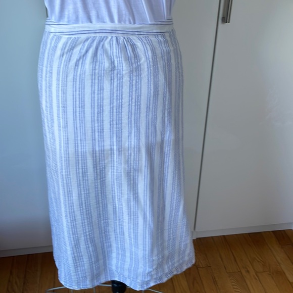 AVEC LES FILLES Striped Pleated Midi Skirt in White/Blue Size-10 - Picture 7 of 9
